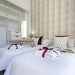 -Malagasunapts-Merced Square Picasso Dream